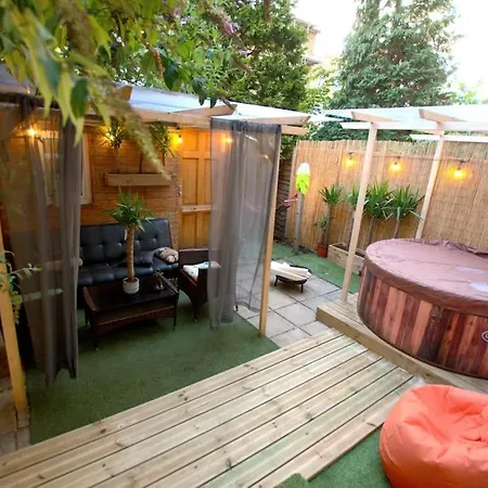 Unique Home W/Garden Hot Tub, Sauna & Cinema Room London Exterior photo
