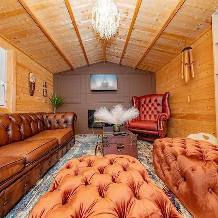 Unique Home W/Garden Hot Tub, Sauna & Cinema Room London Exterior photo